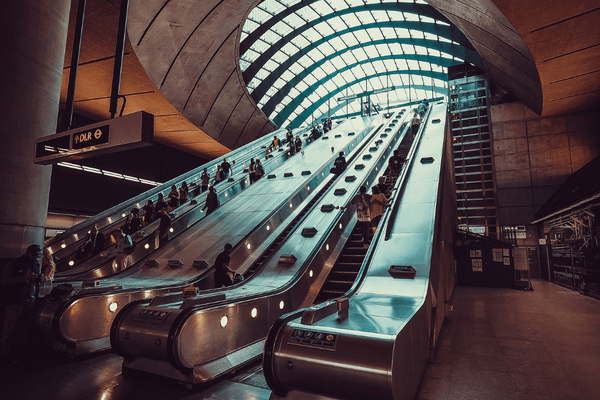 U-Bahnhöfe für die Zukunft gestalten: Sicherheit und Ästhetik