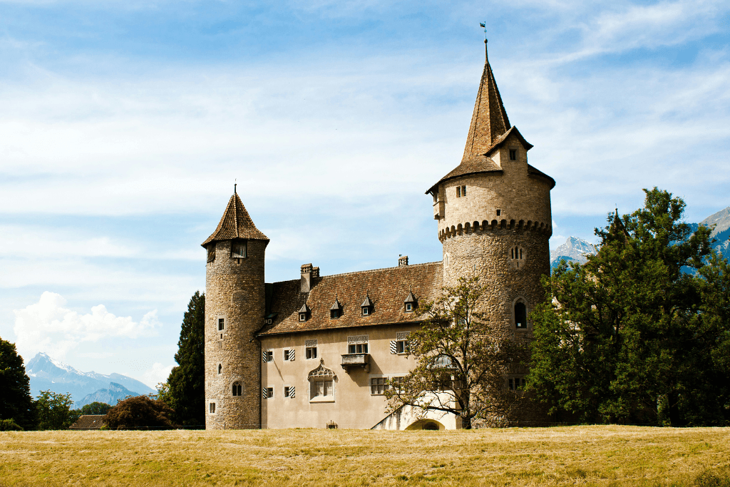 Ewiges Mittelalter: Wie Elemente von Burgen die moderne Architektur prägen