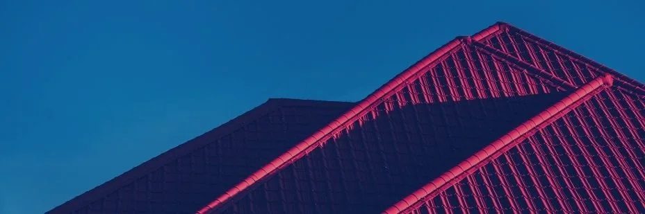 Photo d'un toit rouge